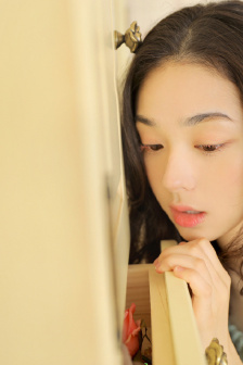 坏人玩孕妇的肚子快生了